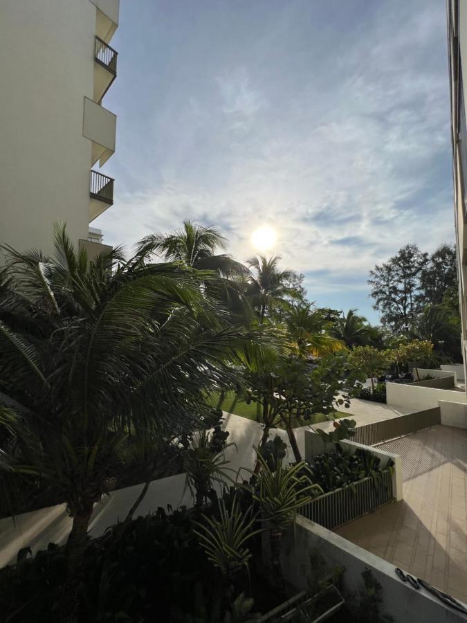 By The Sea Beachfront Designer Suites Penang - Managed By Art Of Tree Batu Ferringhi Kültér fotó