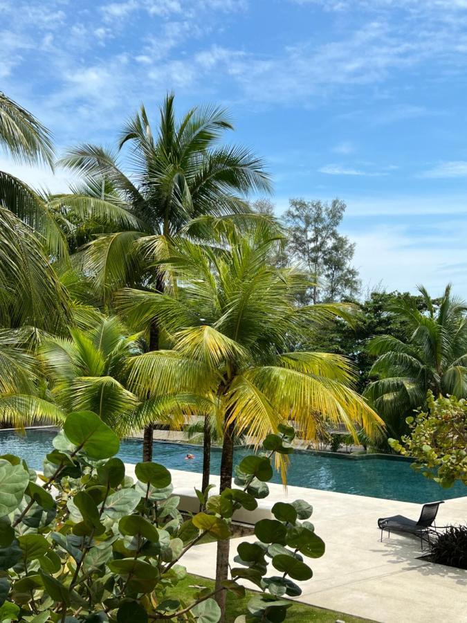 By The Sea Beachfront Designer Suites Penang - Managed By Art Of Tree Batu Ferringhi Kültér fotó